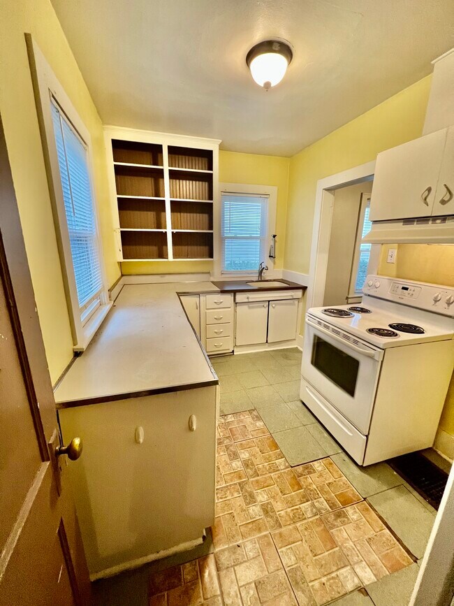 Building Photo - 407 W Adams St