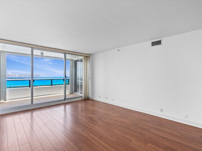 Building Photo - 1541 Brickell Ave