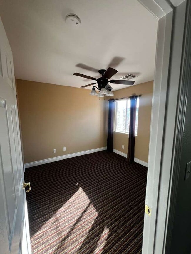 Building Photo - Must see 2 story 4 bed/3 bath home in the heart of SUMMERLIN