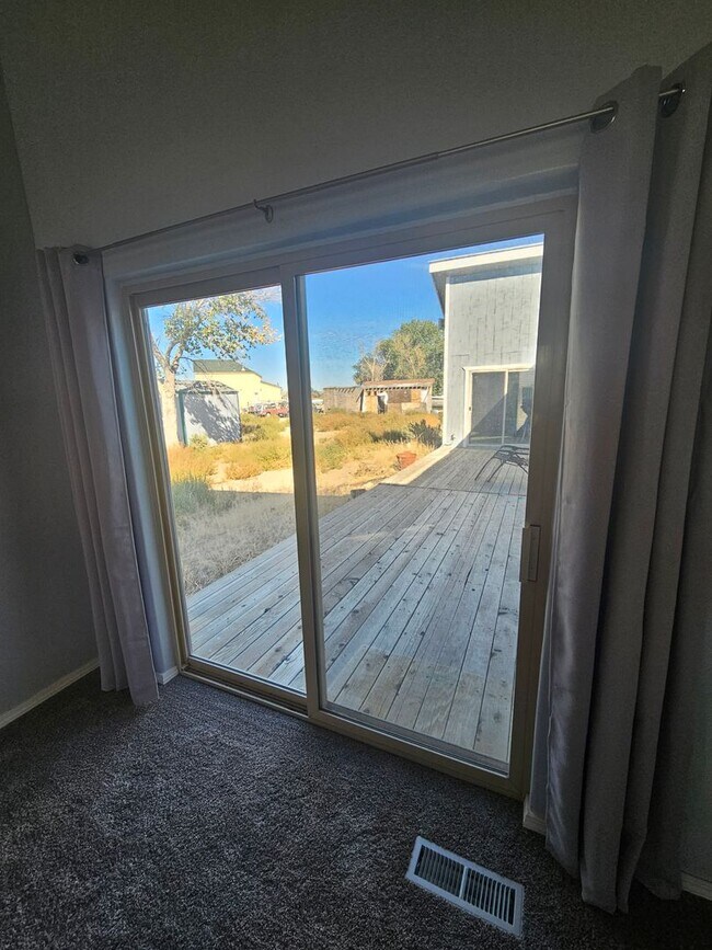 Building Photo - Beautiful, spacious single-family home