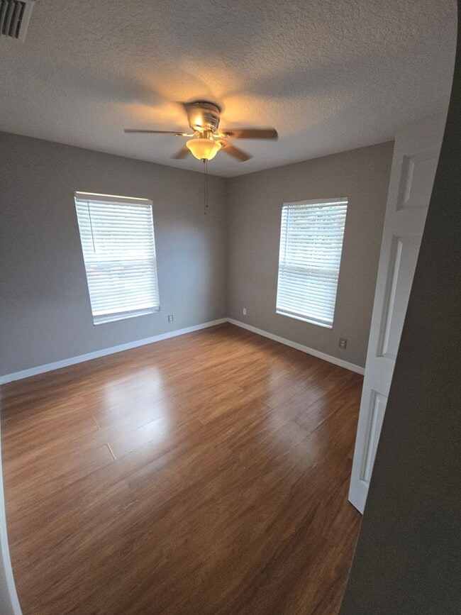 Building Photo - 3/3 Townhome In Valrico