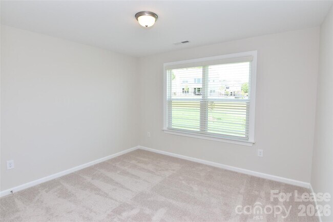 Building Photo - 1133 Overlake Dr