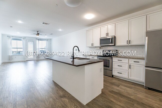 Building Photo - 251 S Mill St