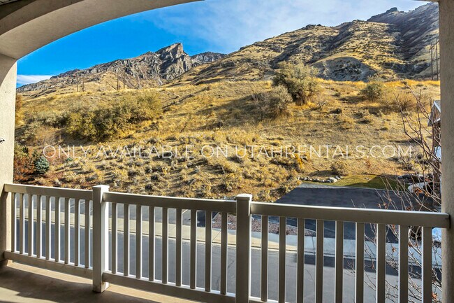 Building Photo - 1132 Canyon Meadow Dr