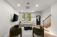 Building Photo - 10 Hausman St