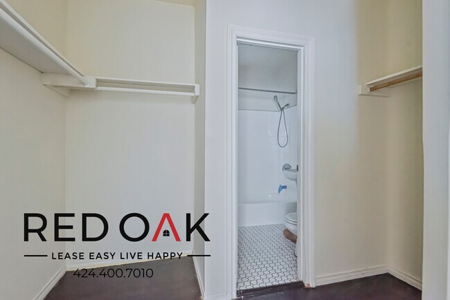 Building Photo - 835 S Oxford Ave