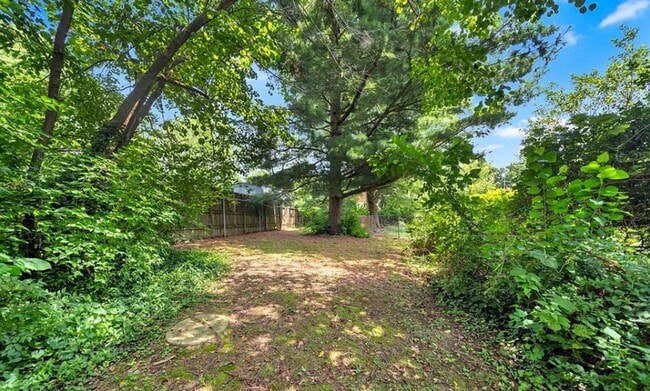 Building Photo - 809 Clifford Dr