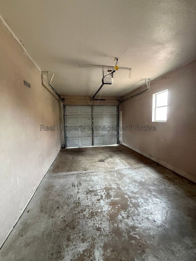 Building Photo - 9248 W Mescal St