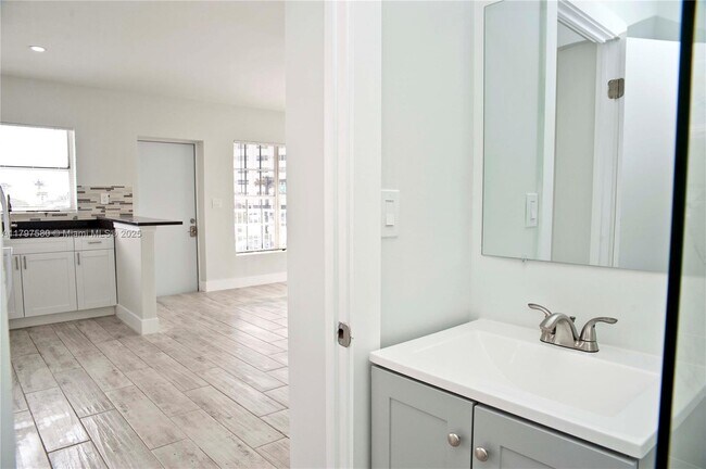 Building Photo - 4105 N Ocean Dr