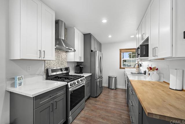 Building Photo - 586 Del Mar Ave
