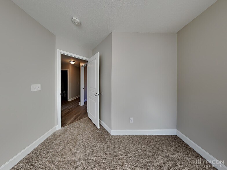 Building Photo - 275 Galway Ln