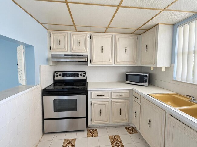 Building Photo - 729 Lori Dr