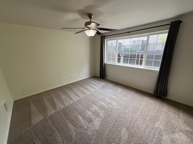Building Photo - Two Bedroom Townhouse in South Salem with ...