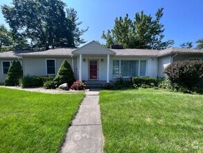 Building Photo - East Grand Rapids Schools - 4 bedroom home