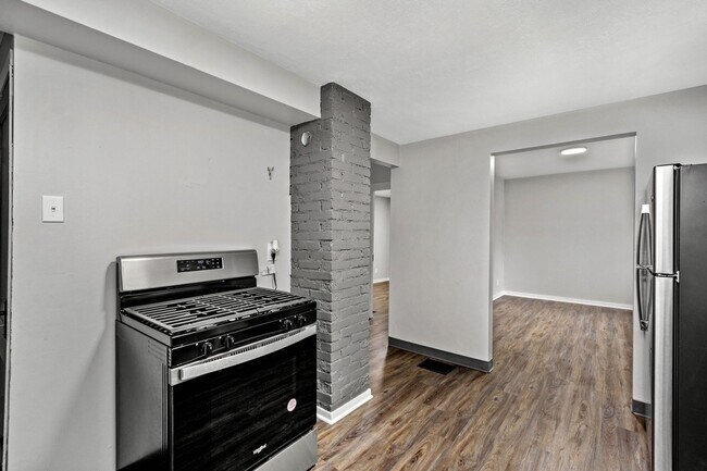 Building Photo - Beautiful 3 bedroom home in Munhall available November 1!