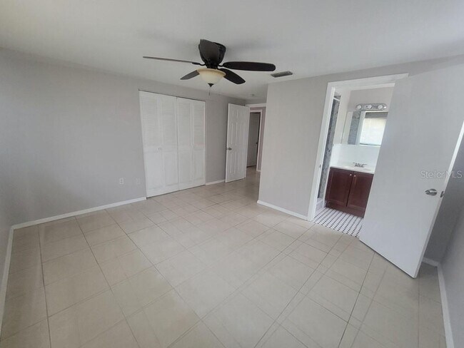 Building Photo - 7815 Waxwood Dr