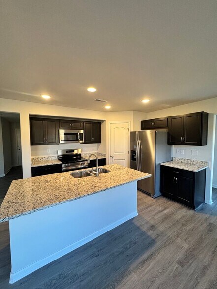 Building Photo - 914 W Sumter St