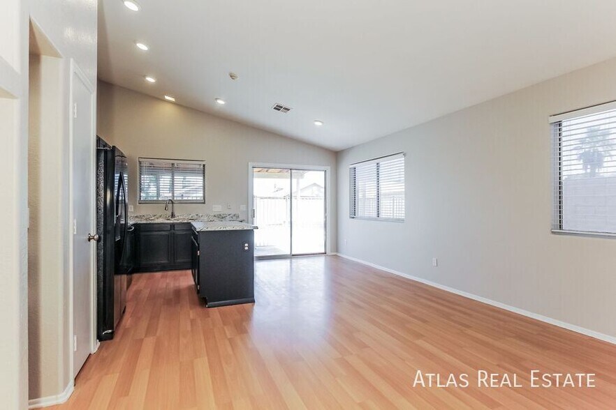 Building Photo - 3106 W Lone Cactus Dr