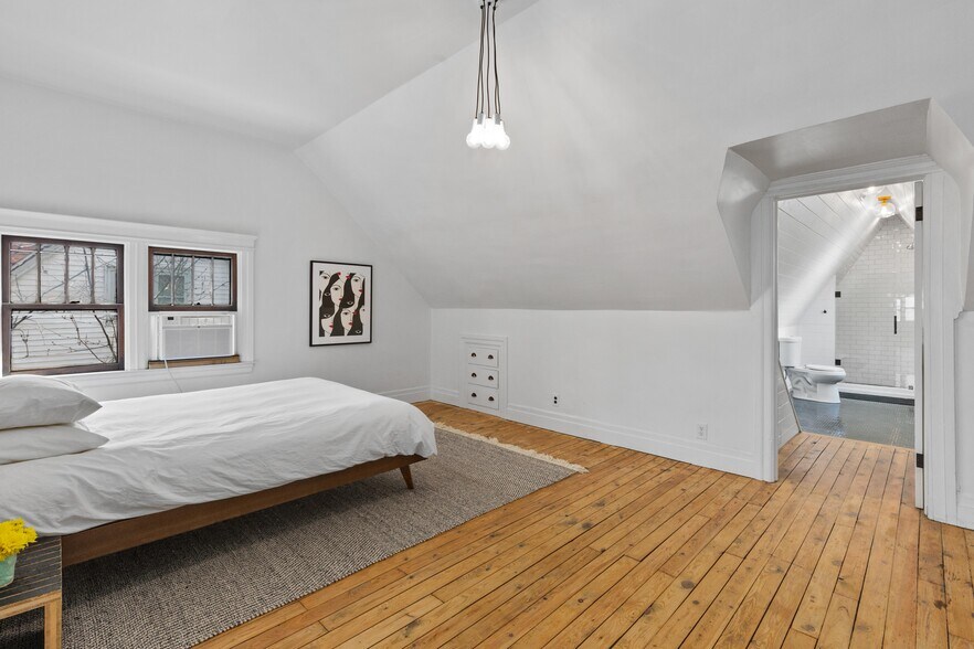 Building Photo - 1531 Vinewood St