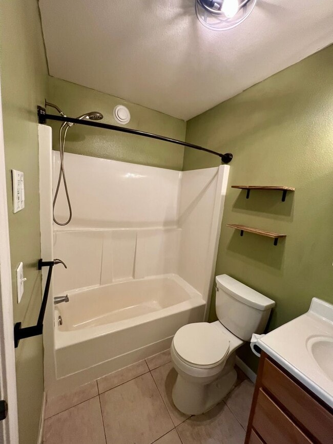 Building Photo - 3-Bedroom Home in North Pole / 2 Car Garag...