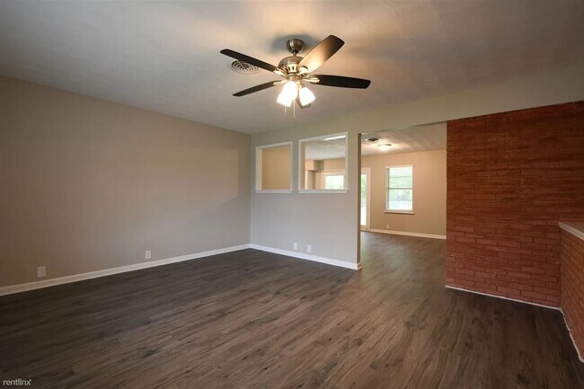 Building Photo - Updated 3BR/2BA Brick Home with Granite Kitchen & Fenced Yard — Kaufman ISD