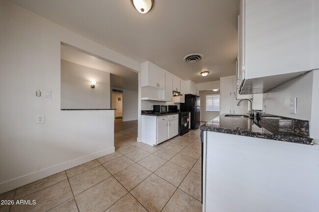 Building Photo - 2340 W Osborn Rd