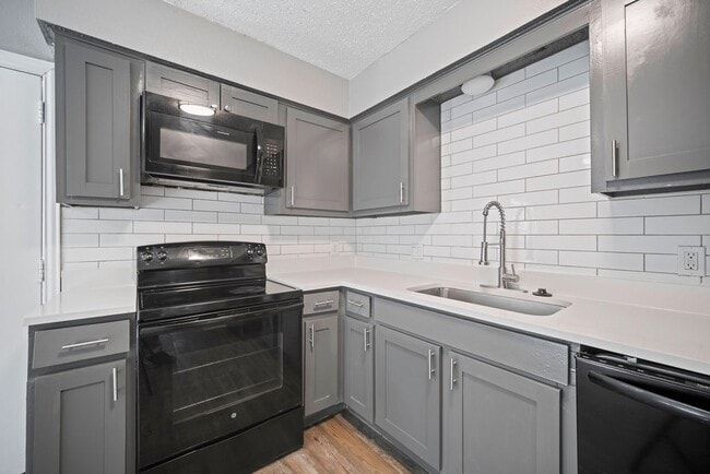 Building Photo - Diamond Villas