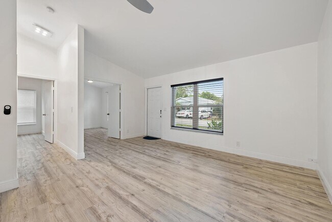 Building Photo - 14576 Sunset Pine Dr