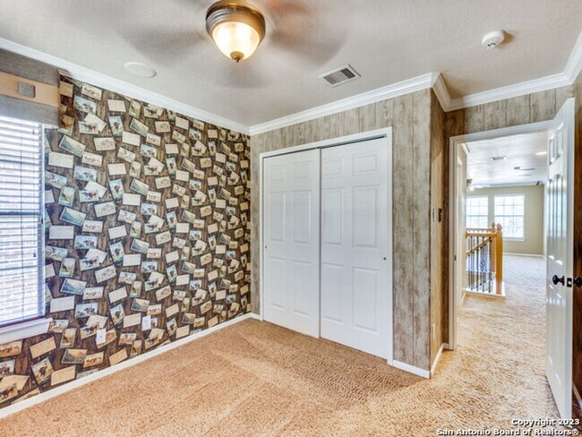 Building Photo - 4bed 2.5 bath