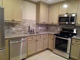 Fully Equipped Kitchen - 3340 Blodgett St