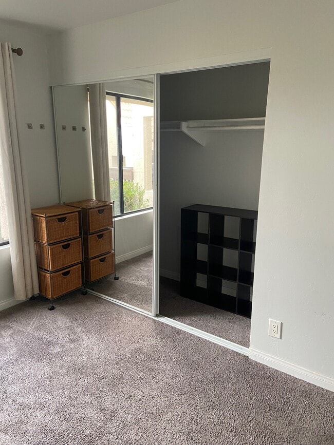 Building Photo - 6684 Reservoir Ln