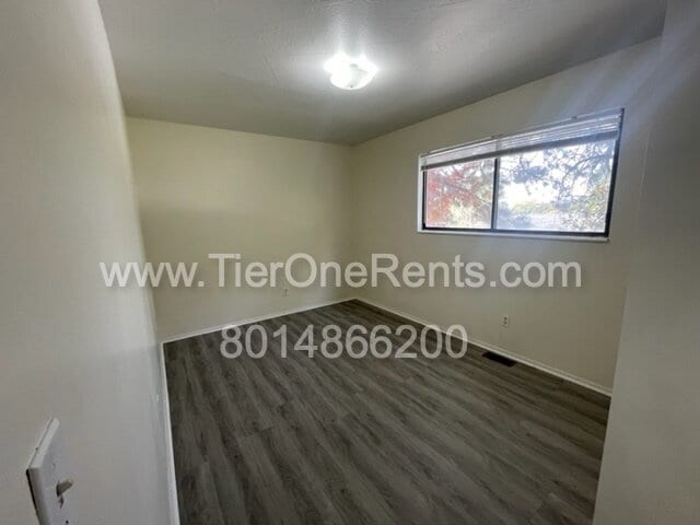 Building Photo - NO DEPOSIT option available for qualified ...