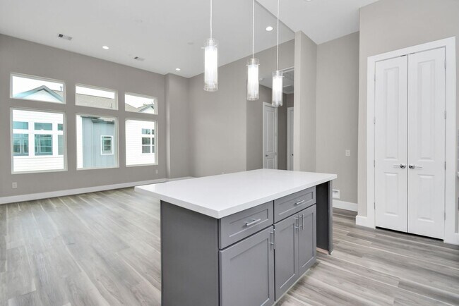 Building Photo - 2903 Sherwood Grn Ln