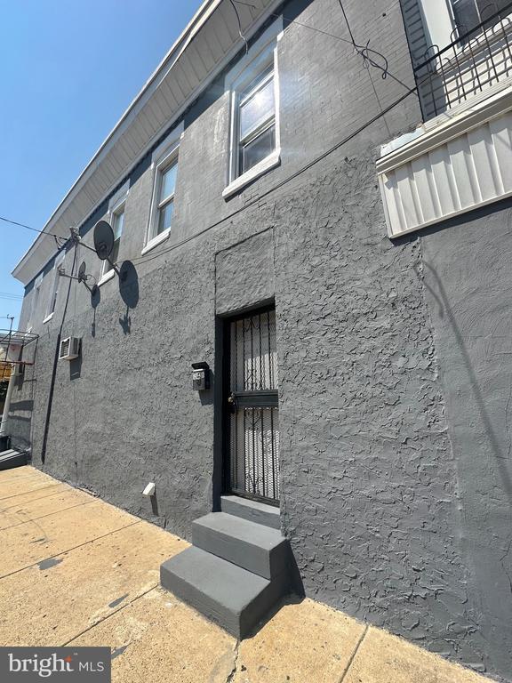 Building Photo - 1341 S 22nd St