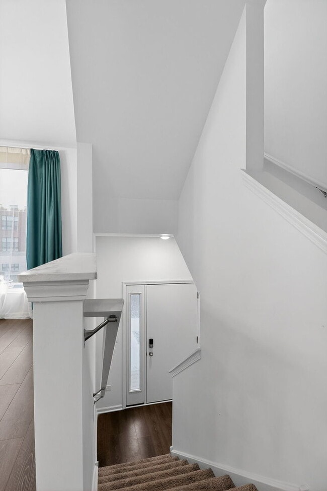 Building Photo - 1276 Lakepointe Dr