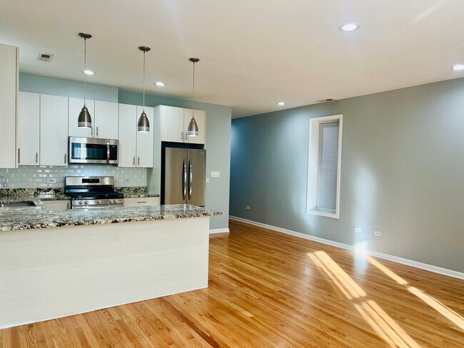 Building Photo - 1750 W Cermak Rd