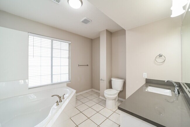 Building Photo - 1279 Morning Sun Dr