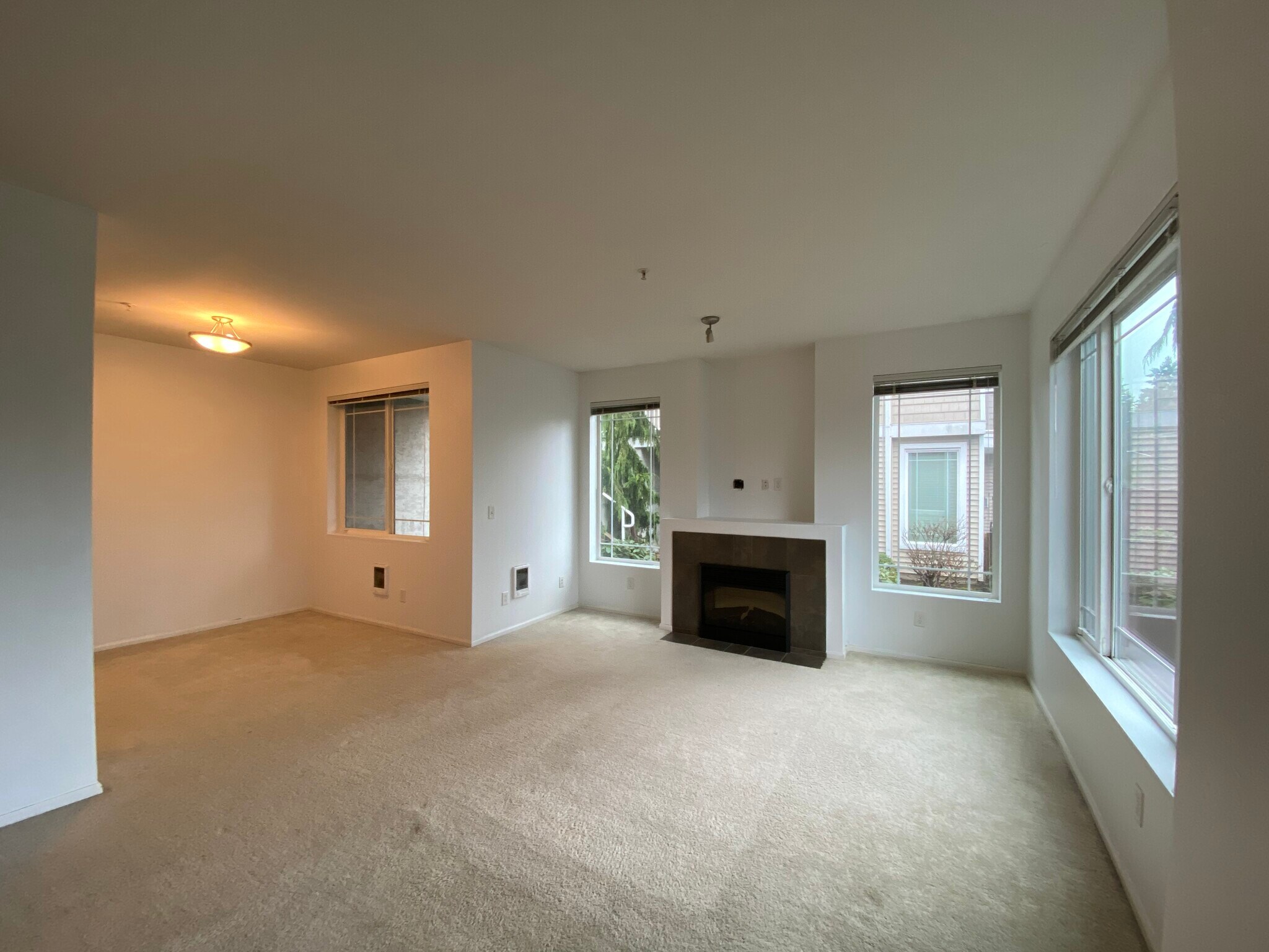 Building Photo - 15720 Manor Way
