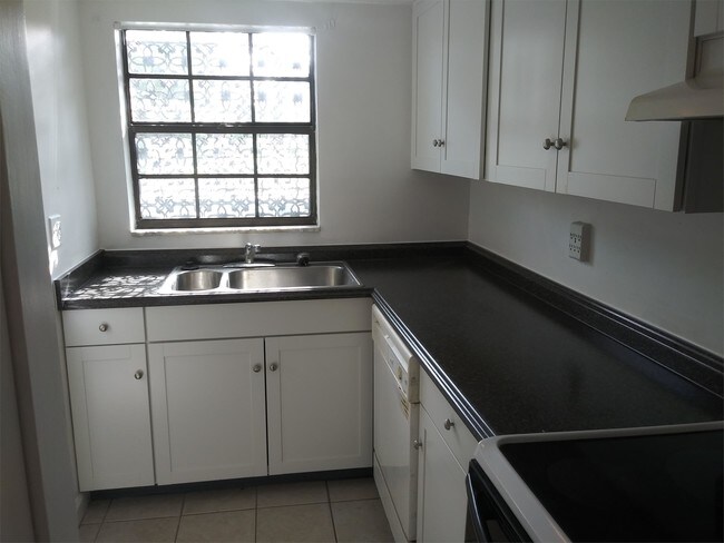 Building Photo - 625 N Halifax Ave