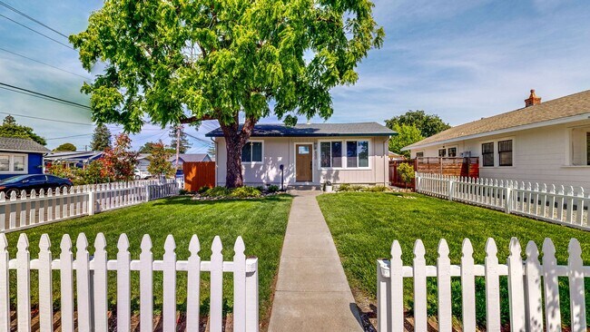 Building Photo - Bright Newly Refurbished Two Bedroom One Bath Single Family Home