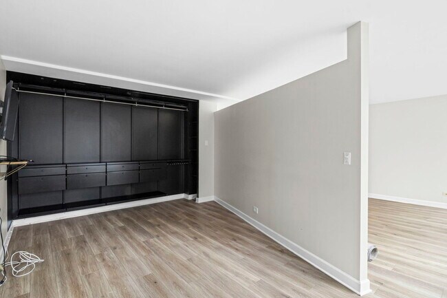 Building Photo - 233 E Erie St