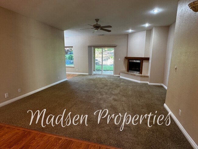 Building Photo - 121 Hart Ln