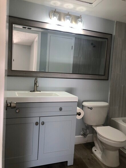 Building Photo - 351 Lone Hill Dr