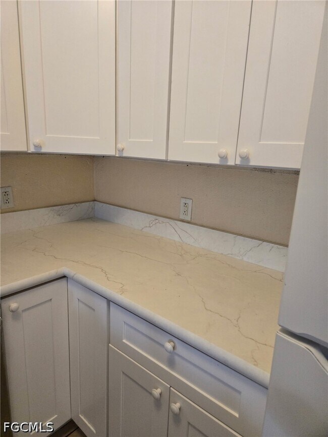 Building Photo - 18570 Miami Blvd