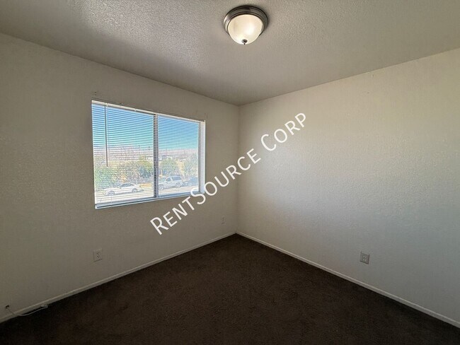 Building Photo - 15582 L St