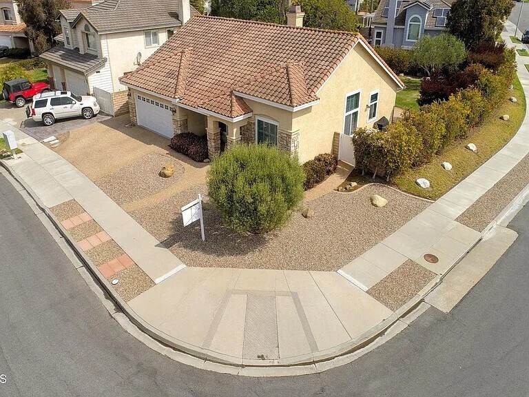 Building Photo - 2520 Lobelia Dr
