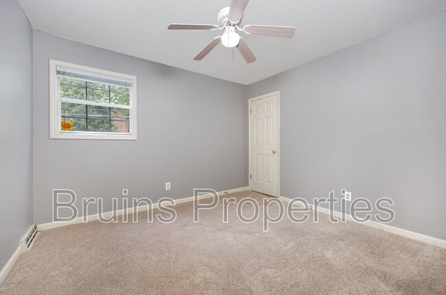 Building Photo - 229 Creekwood Dr