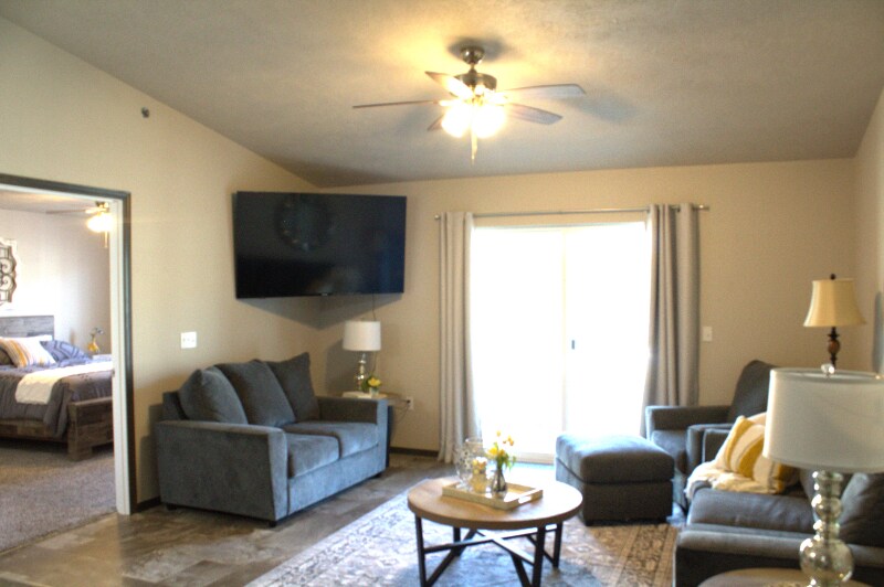 Building Photo - 2112 N Carla Ave