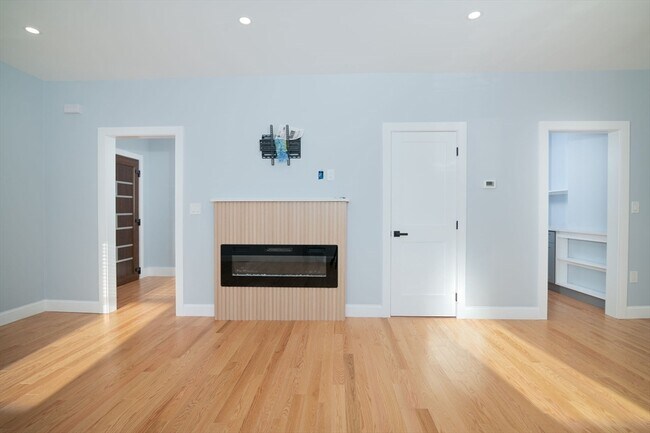 Building Photo - 45 Tainter St