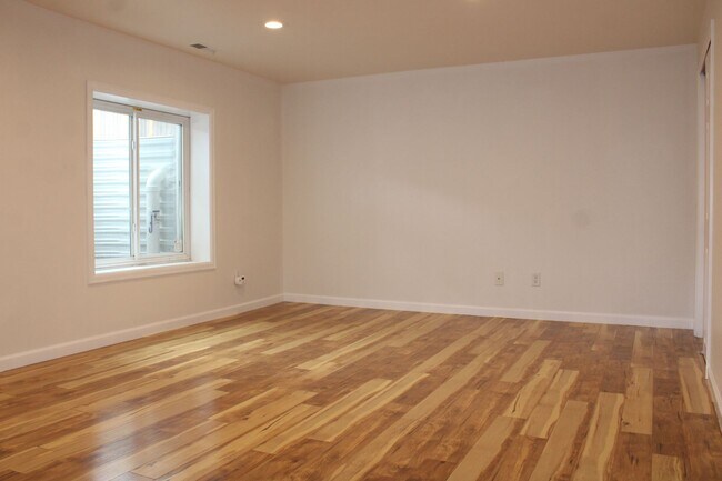 Building Photo - Move In Ready!!!